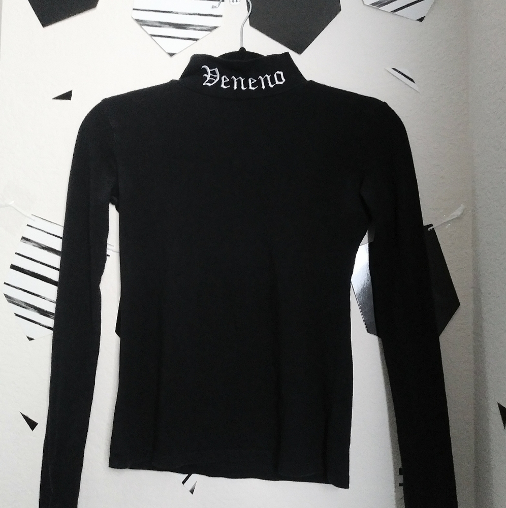 Veneno Current Mood Mock Neck